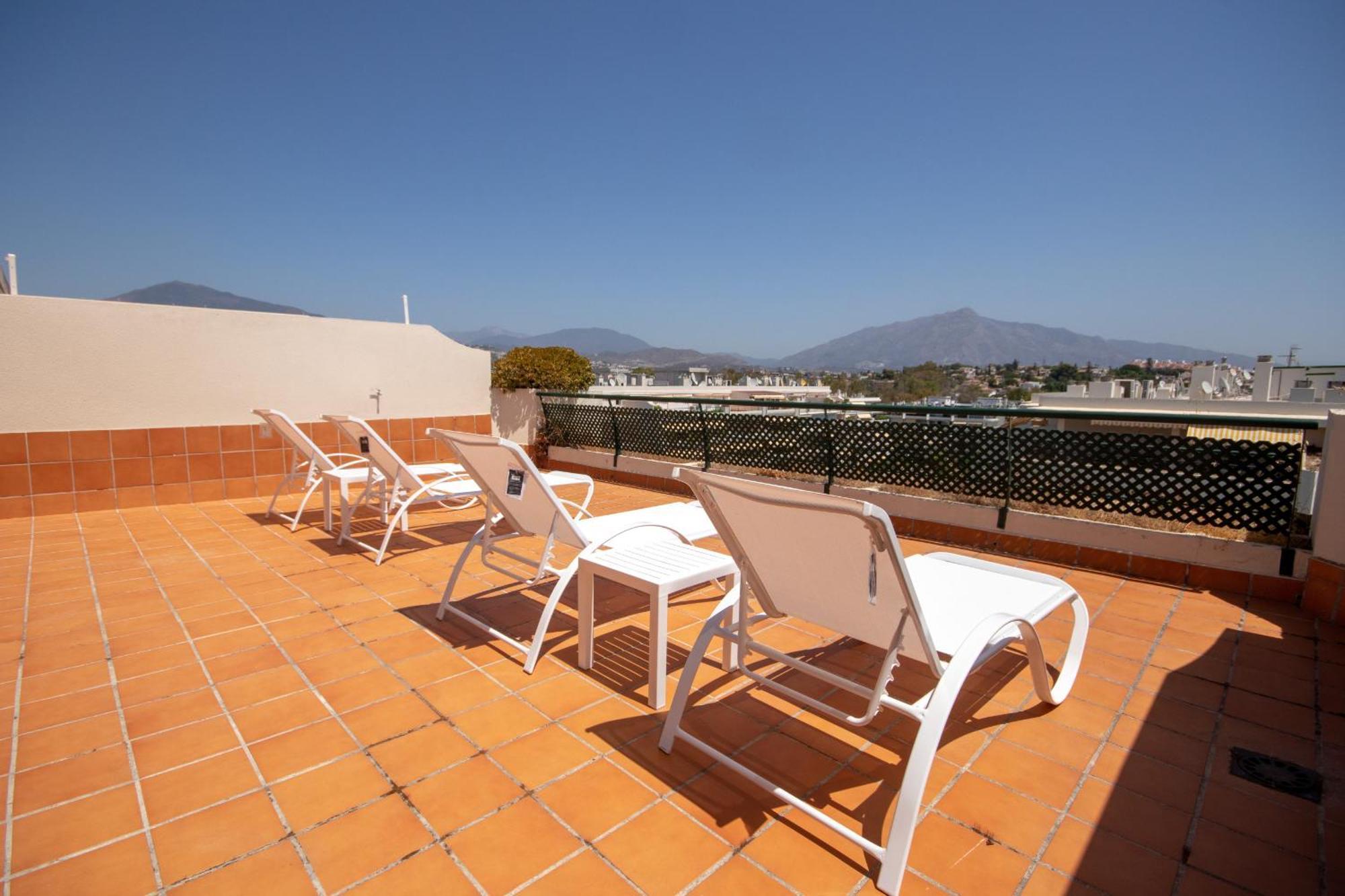 Spacious Modern Penthouse Guadalmina, San Pedro Apartment *