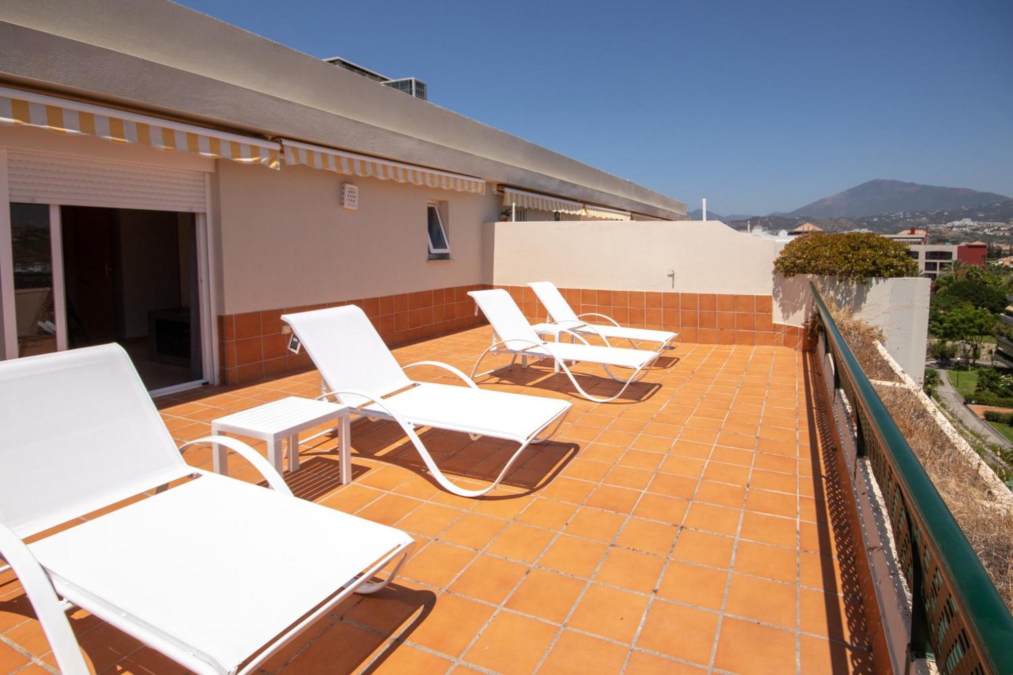 Spacious Modern Penthouse Guadalmina, San Pedro Apartment